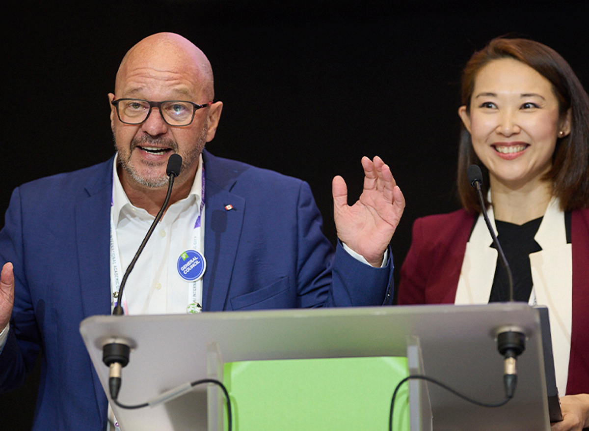  Ellen Wang and Robert Buttery